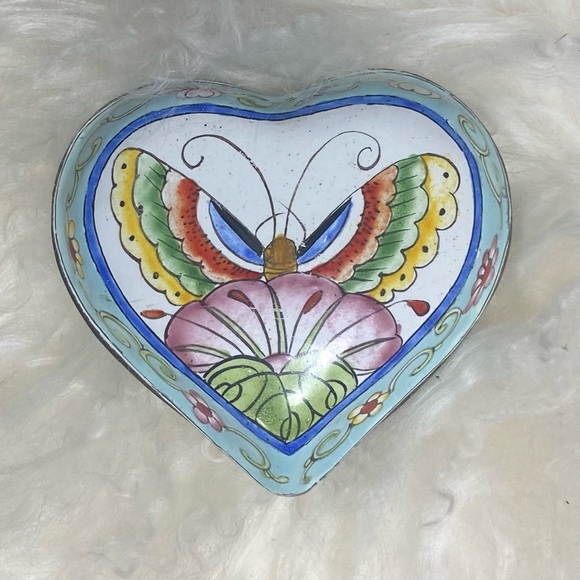 Enamel on copper heart shaped trinket box with painted butterfly & flowers. Used - Picture 5 of 5
